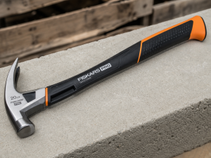 Fiskars Pro IsoCore 20 oz Hammer